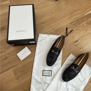 GUCCI Women's Jordaan Loafer In Black Shiny Leather - Size 37